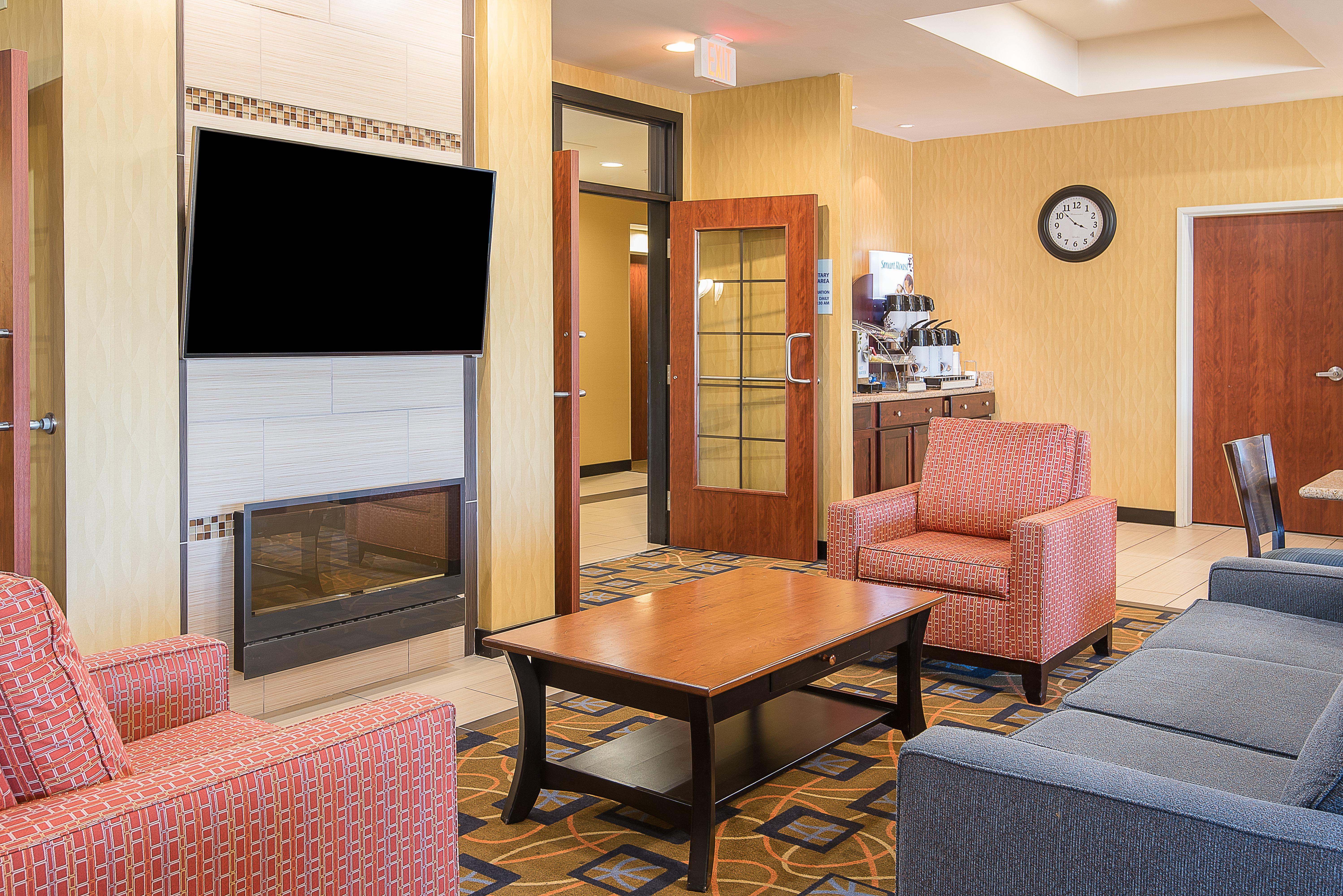 Holiday Inn Express And Suites Lafayette East By Ihg Exterior foto